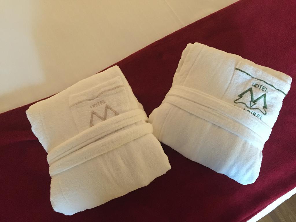 Maribel Hotel มาดอนนาดีกัมปิโญ ภายนอก รูปภาพ